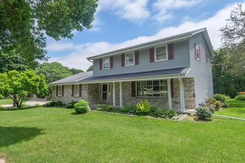 5747 Gladstone Ln, Greendale, WI 53129 photo 1