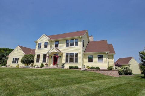 n4w30628 Maplefields Path, Waukesha, WI 53188 photo 1