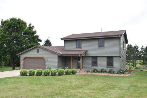 5522 E Overlook, West Bend, WI 53095 photo 1