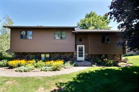 734 4th St N, La Crescent, MN 55947 photo 1