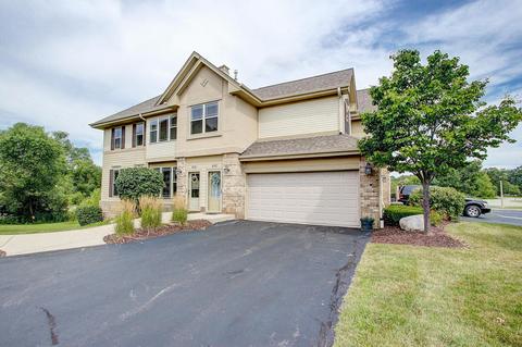 8587 S Deerwood Ln, Franklin, WI 53132 photo 1
