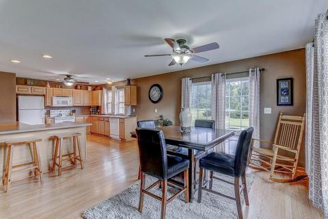 332 Appletree Ln, Eagle, WI 53119 photo 1