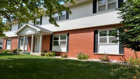 122 Colonial Dr, Horicon, WI 53032 photo 1