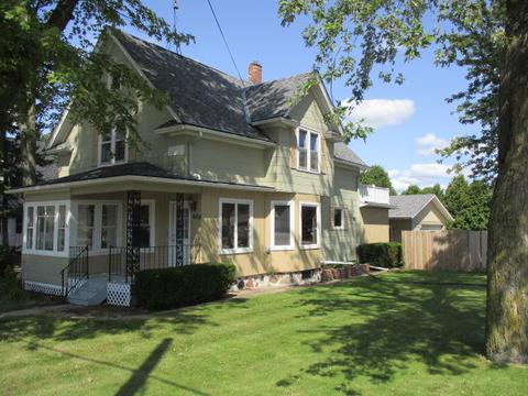 604 Center Ave, Oostburg, WI 53070 photo 1
