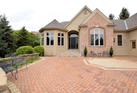 655 Anthony Ct, Delafield, WI 53018 photo 1
