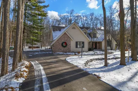598 Garrison, Delafield, WI 53018 photo 1