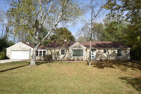 820 E Fox Ln, Fox Point, WI 53217 photo 1