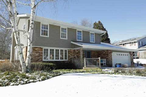 5745 Gladstone Ln, Greendale, WI 53129 photo 1