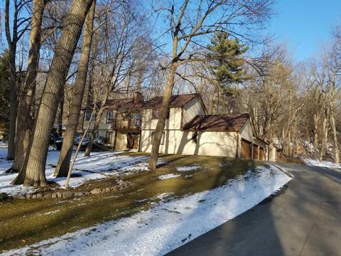 746 Garrison Ct, Delafield, WI 53018 photo 1