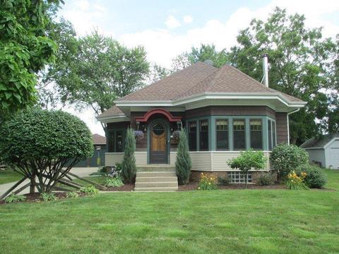 1327 E Warnimont, Milwaukee, WI 53207 photo 1