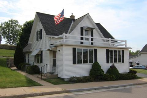 111 E Washington, Slinger, WI 53086 photo 1