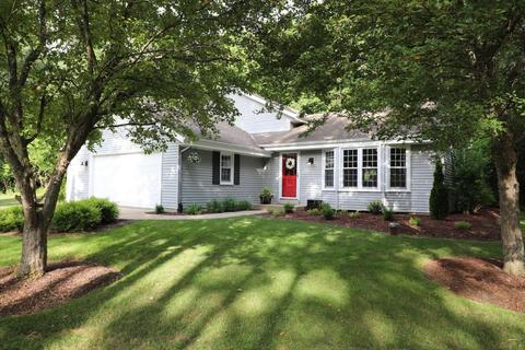 1646 Brookside Ct, Delafield, WI 53018 photo 1