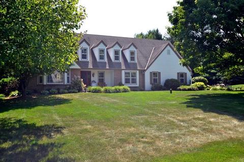 1086 Willow Dr, Delafield, WI 53018 photo 1