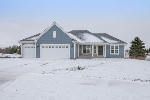 508 Meadowbrook Ct, Slinger, WI 53086 photo 1