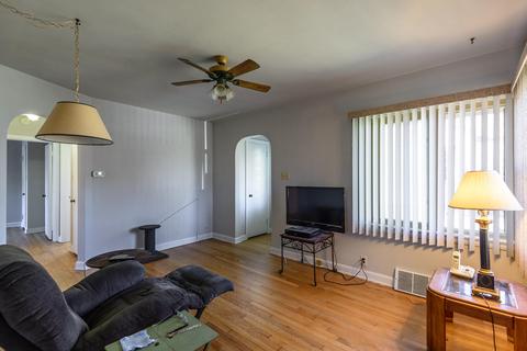 301 E Gauer, Milwaukee, WI 53207 photo 1
