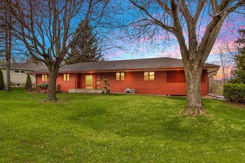 1577 Young Dr E, Onalaska, WI 54650 photo 1