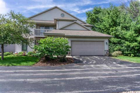 2243 Circle Rdg #D, Delafield, WI 53018 photo 1