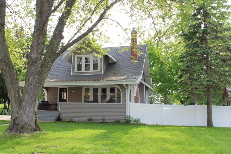  324 Hillyer St, Viroqua, WI 54665 photo 1
