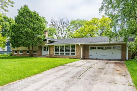 611 E Glencoe Pl, Bayside, WI 53217 photo 1