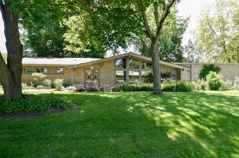 911 E Wahner Pl, Bayside, WI 53217 photo 1