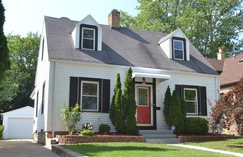 135 E Van Beck, Milwaukee, WI 53207 photo 1