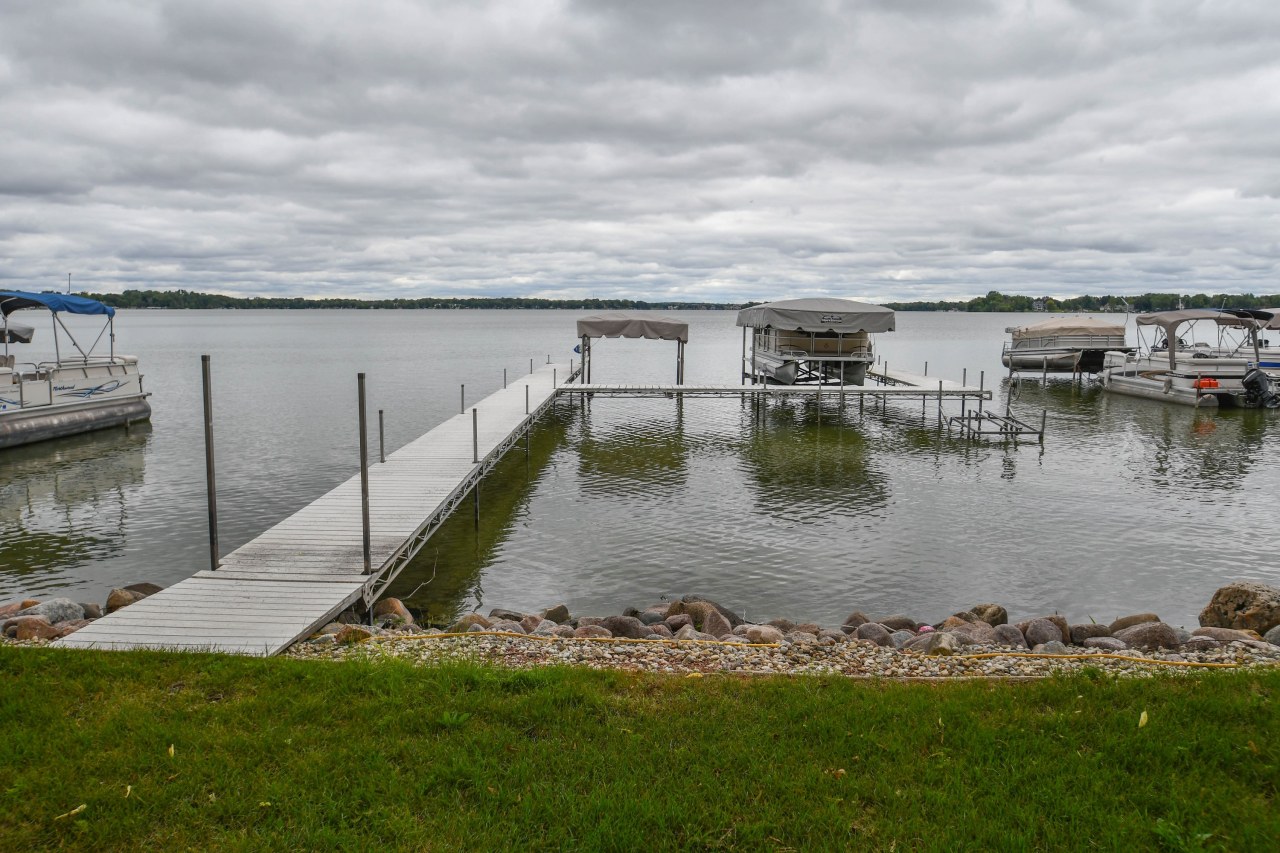 538 Lac La Belle Dr, Oconomowoc, WI 53066 MLS 1657788