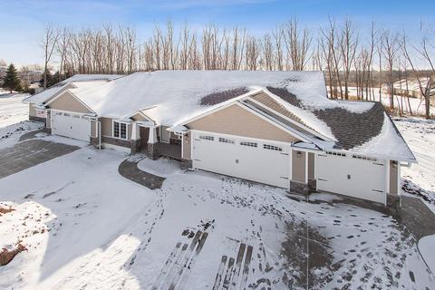 413 Maple Leaf Ct, Manitowoc, WI 54220 photo 1