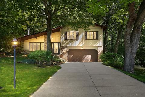 650 Highview Dr, Slinger, WI 53086 photo 1