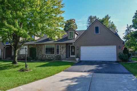 7731 W Maple Ridge Ct, Franklin, WI 53132 photo 1