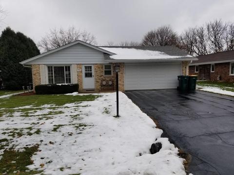 205 Oakview, Slinger, WI 53086 photo 1