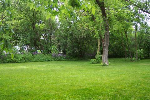 500 Lake Blf, Thiensville, WI 53092