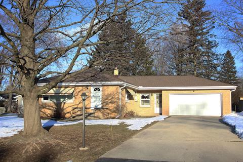 7704 N 50th St Brown Deer Wi 53223 Mls 1679004 Movoto Com