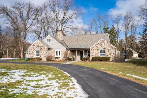 1300 E Fox Ln, Fox Point, WI 53217 photo 1