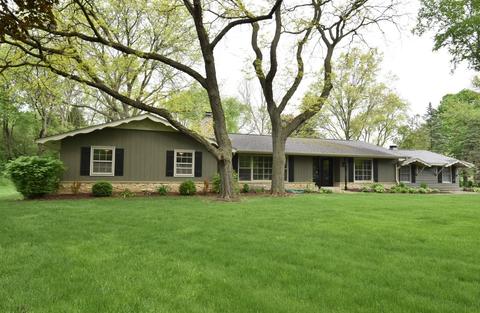 1285 Apache Trl, Brookfield, WI 53005 photo 1