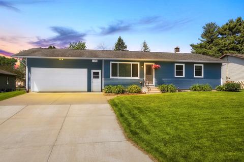 1570 Young Dr E, Onalaska, WI 54650 photo 1