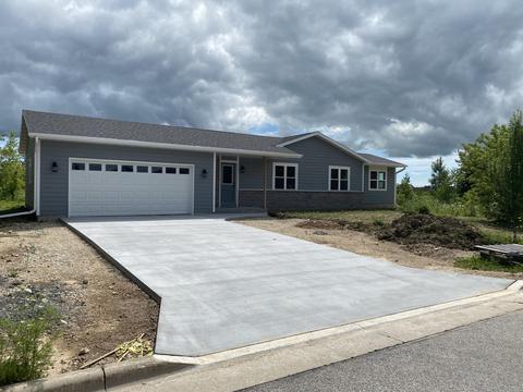 182 E Shore Dr, Random Lake, WI 53075 photo 1