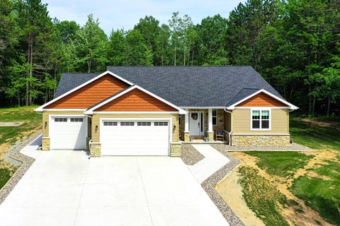 752 Maple Leaf Trl, Little Suamico, WI 54171 photo 1