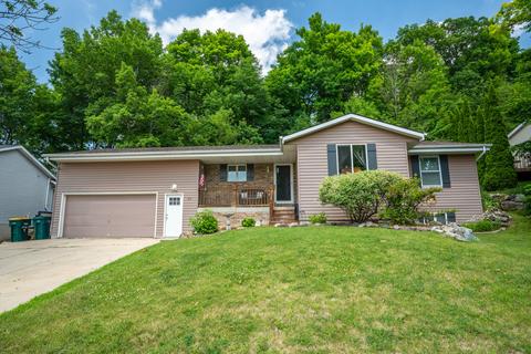 618 Highview, Slinger, WI 53086 photo 1