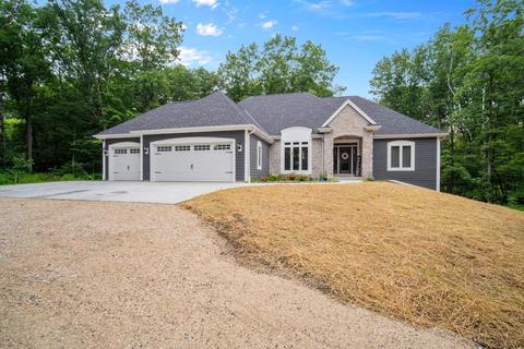 3020 Bendamar, Barton, WI 53090 photo 1