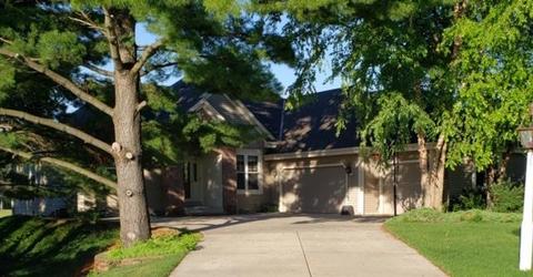 417 E Red Pne, Dousman, WI 53118 photo 1