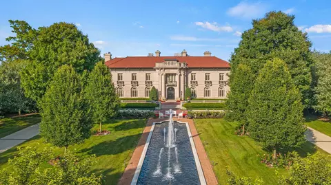 5270 N N Lk, Whitefish Bay, WI 53217