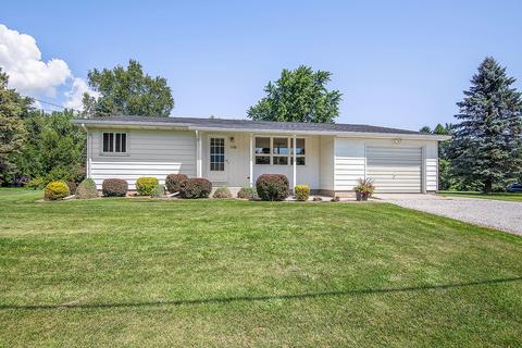 1300 Ruby Ln, Manitowoc, WI 54220 photo 1