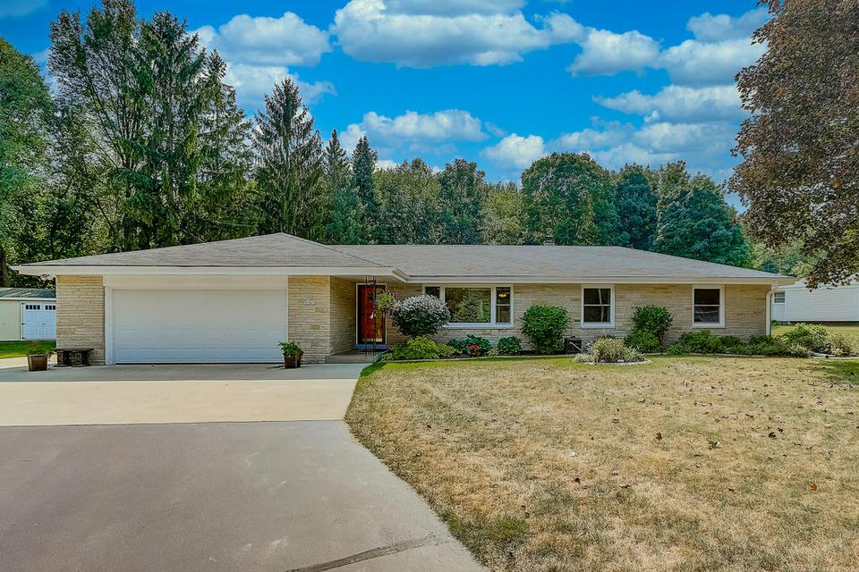  n34w32861 Lakeview Dr, Nashotah, WI 53058 photo 1