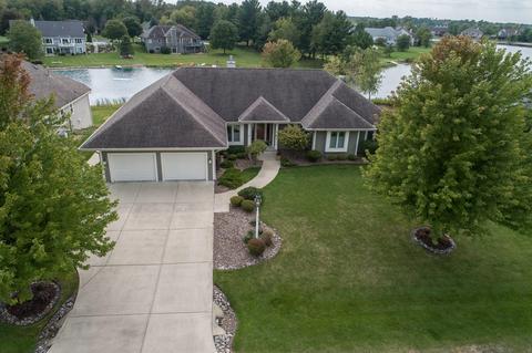 413 E Red Pine Cir, Dousman, WI 53118 photo 1