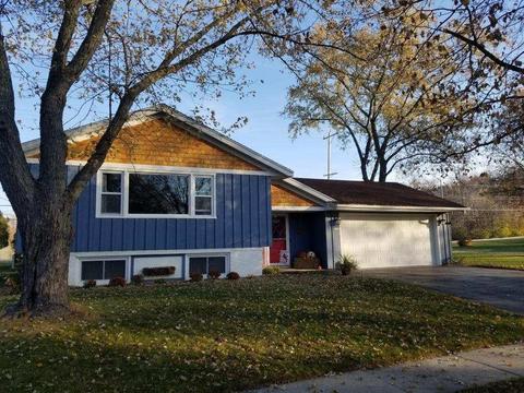 5300 Robin Dr, Greendale, WI 53129 photo 1