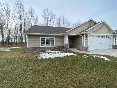 411 Maple Leaf, Manitowoc, WI 54220 photo 1