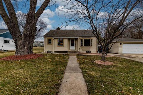 714 E Main St, Eagle, WI 53119 photo 1