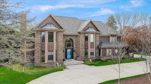 6334 Parkview, Greendale, WI 53129 photo 1