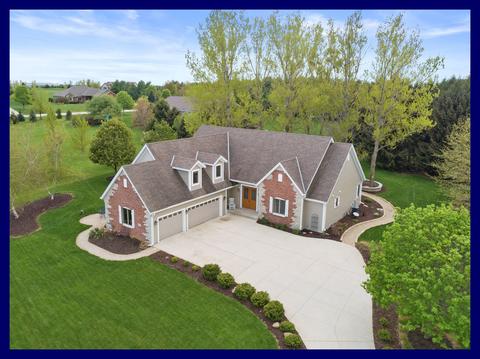 645 Pine Ter, Slinger, WI 53086 photo 1