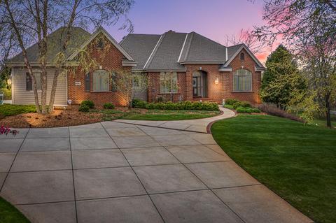 6041 Eagle Rdg, West Bend, WI 53095 photo 1